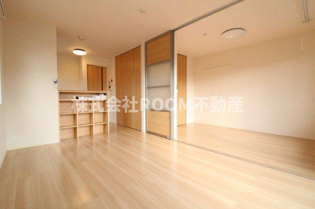 ラ・ヴェスタⅡの居間・リビング|こちらの居間で趣味の時間をお楽しみください