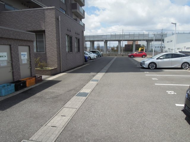 レジーネ大和田の駐車場