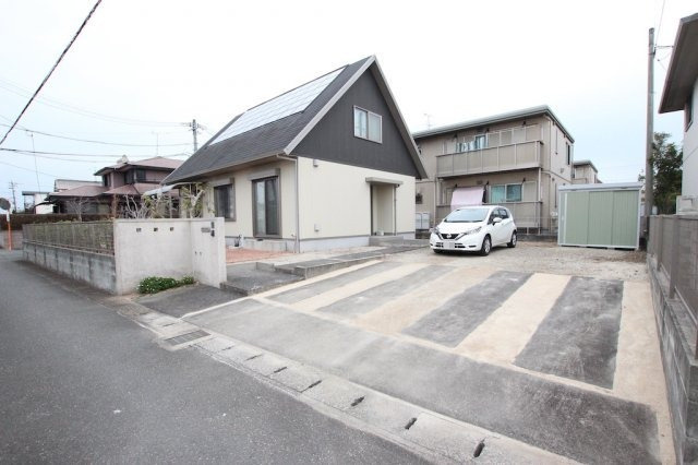 古城町戸建の駐車場