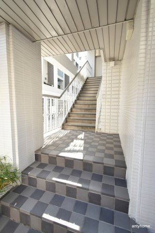 プレリエ江坂　仲介手数料無料のロビー
