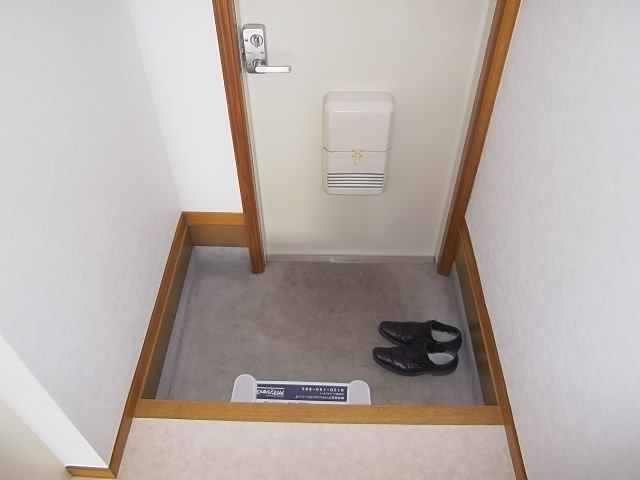 メゾンウエストリバーの玄関