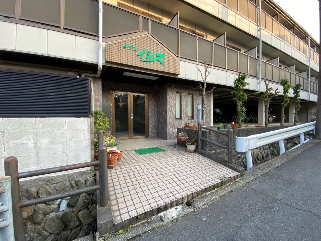 メゾンイシスのエントランス