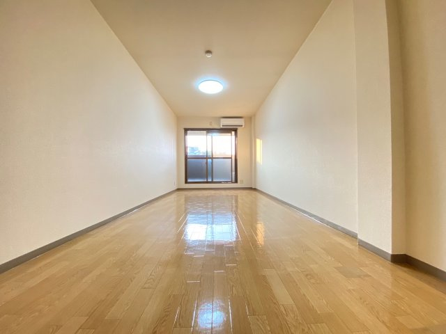 メゾンイシスの居間・リビング