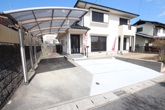 高雄６丁目戸建の駐車場