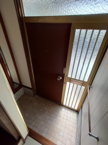 【玄関】 | 六万寺町1丁目貸家