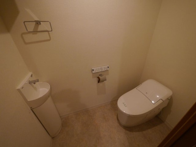 【トイレ】 | ピュアドームアーティック平尾（ピュアドームアーティックヒラオ） | 別号室の写真になります。現況優先。