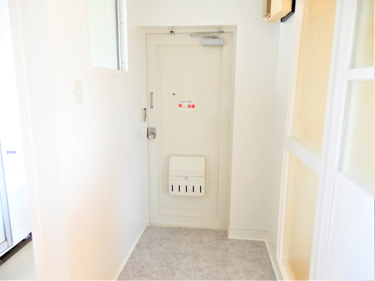 ビレッジハウス中桜田2号棟の玄関|サンプル