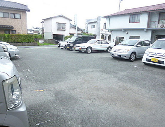内野ハイツの駐車場