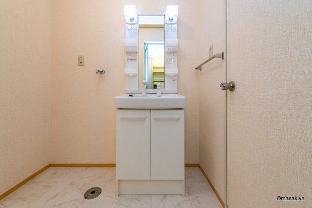 セジュール・喜の洗面所|洗面・脱衣　シャンプードレッサー付き。