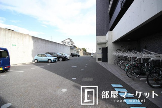【駐車場】