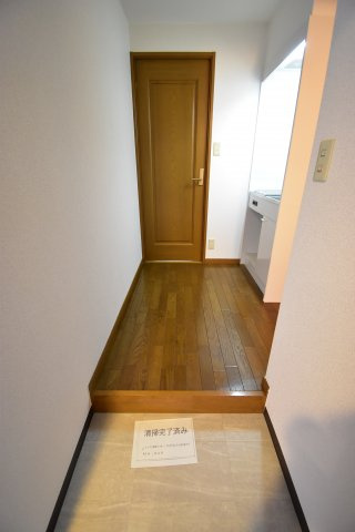 ロイヤルレスト芦原の玄関