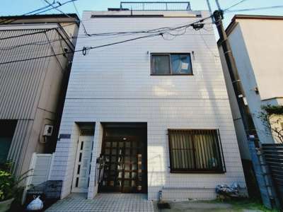 【外観】 | ライズ入谷 | ライズ入谷　入谷駅から徒歩４分・鶯谷駅から徒歩５分の好立地！大通りから１本中に入った場所にあるため静かな環境！３階建ての鉄骨造、外観タイル張りマンション！２０１７年１１月内外装リノベーション済み！