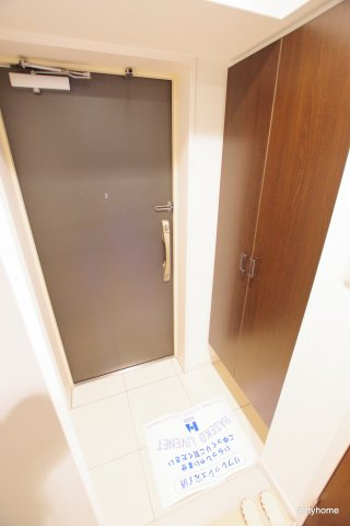 パークフラッツ江坂　仲介手数料無料の玄関