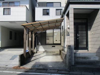 【駐車場】 | 高知市薊野北町1丁目 中古売家 4LDK | カーポート1台分