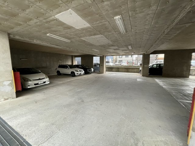 モアクレスト船橋三咲の駐車場