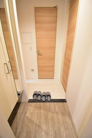 シーズンフラッツ靭本町の玄関