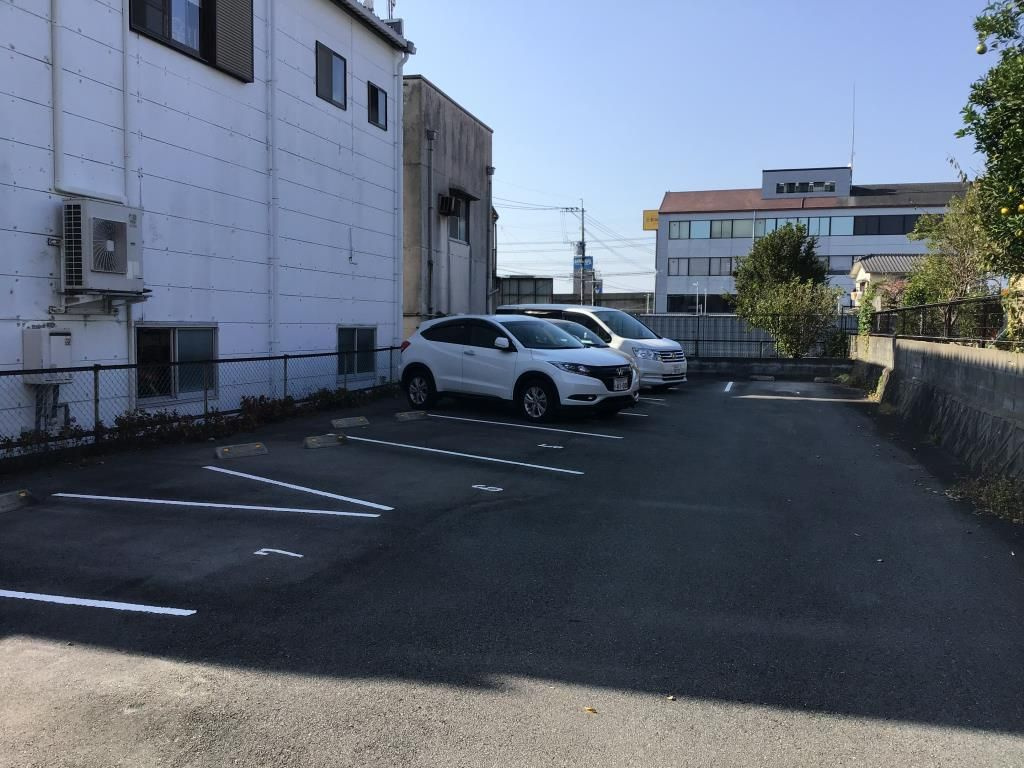 モントーレヒルズ東櫛原の駐車場