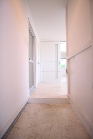 平成マンションの玄関