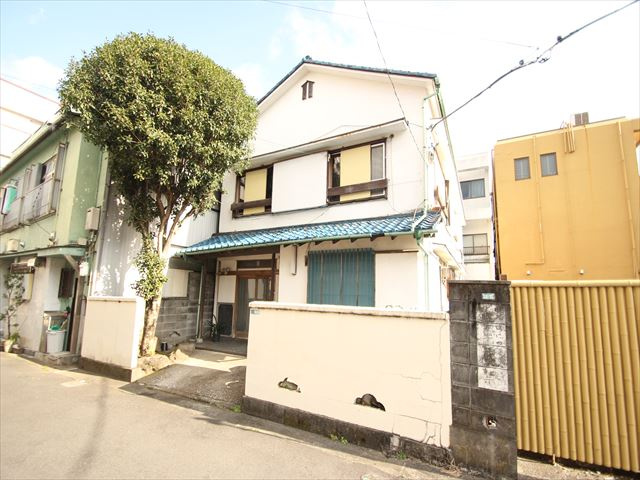 伊東市中央町　古屋付き土地