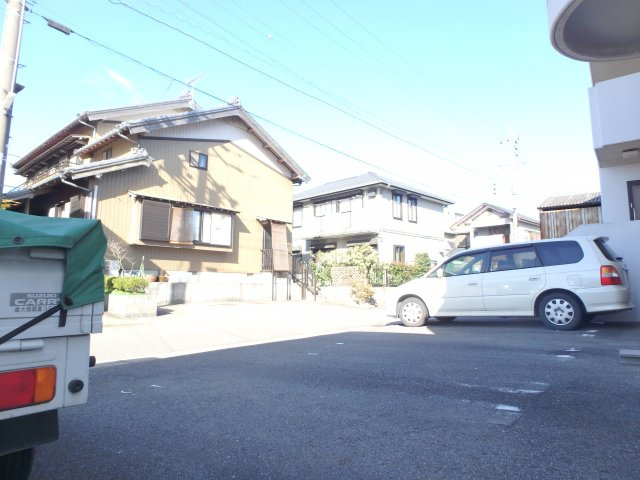 フレンドハウスカワイの駐車場