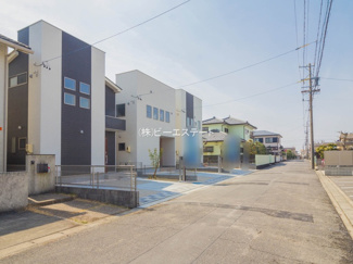 【前面道路含む現地写真】