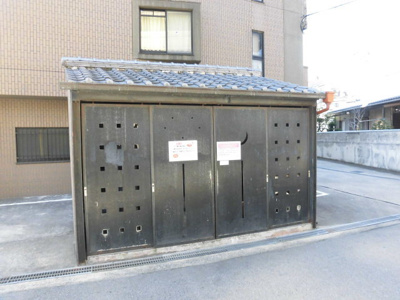 【その他共用部分】 | クレール辻堂 | とても大きなゴミ捨て場です