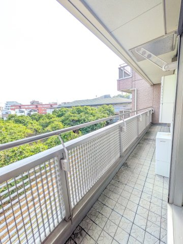 コアロードAのバルコニー