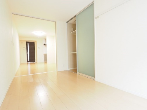広々と利用ができる洋室★