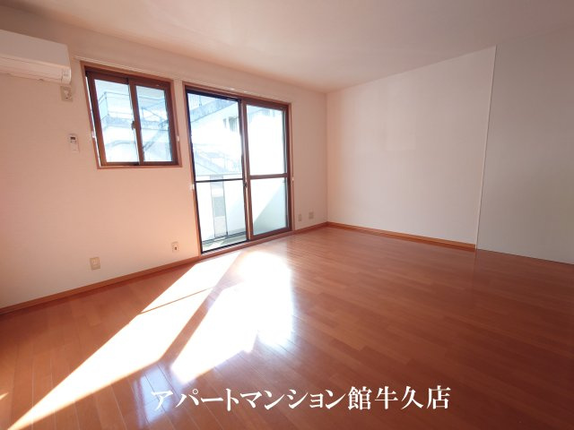 アークグレイスⅡAの居間・リビング