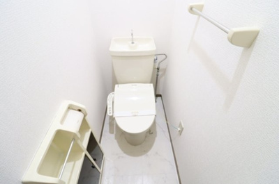 【トイレ】 | サンヴィレッジ本宿 | ※同タイプの別の部屋の写真です。