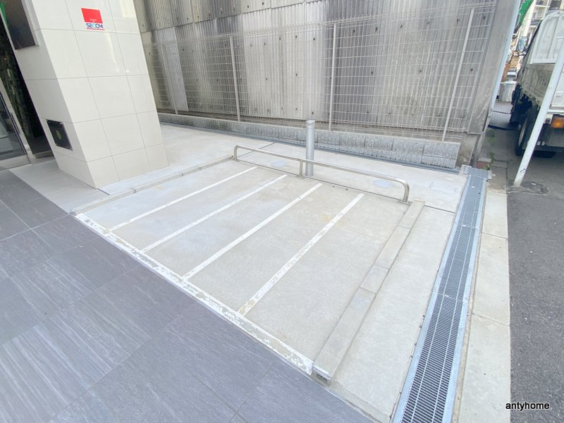 ワールドアイ阿波座WEST(旧 エグゼ西大阪2)　仲介手数料無料の駐車場
