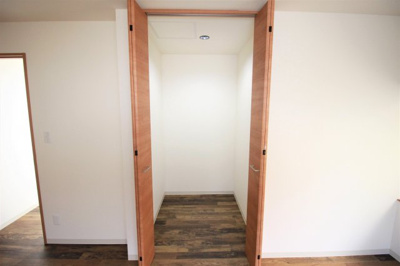 【収納】 | 八尾木1丁目戸建て | ウォークインクローゼット