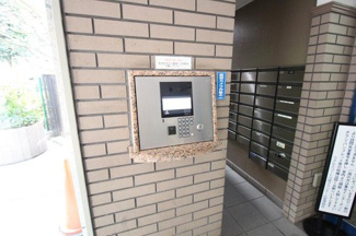 【エントランス】 | 防犯上安心のオートロック機能付きマンション♪