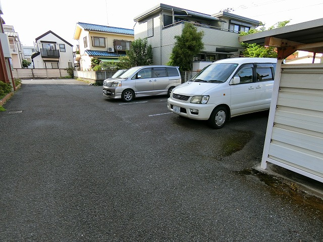 グリーンハイムの駐車場