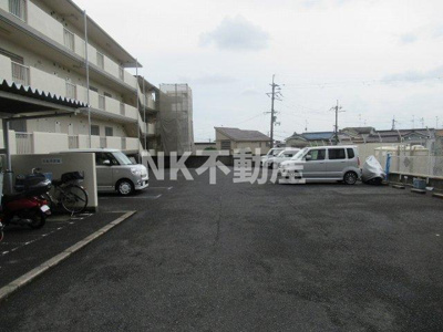 【駐車場】 | 日下グランドハイツ（石切賃貸） | 駐車場セット契約で1台無料です