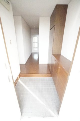 【玄関】 | ラヴェニュA | ※同物件・反転タイプの写真です。