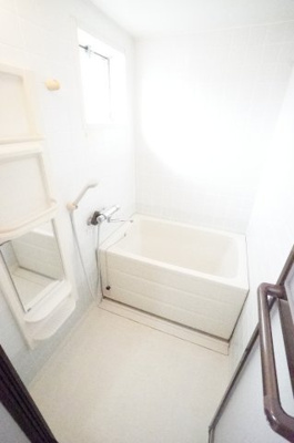 【浴室】 | ラヴェニュA | ※同物件・反転タイプの写真です。