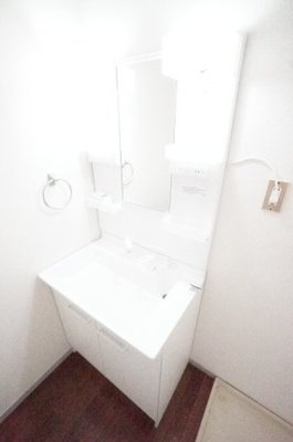 【独立洗面台】 | ラヴェニュA | ※同物件・反転タイプの写真です。