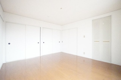 【洋室】 | ラヴェニュA | ※同物件・反転タイプの写真です。