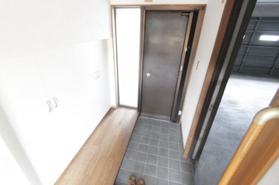 【玄関】 | 関屋北６丁目戸建て | 勝手口