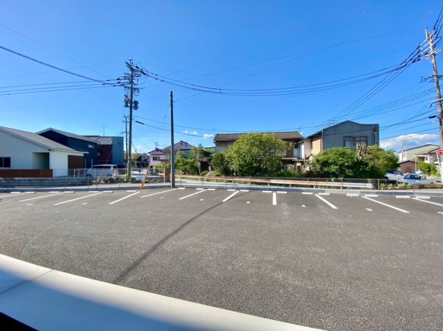 ウィスタリア大川の駐車場