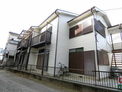 【外観】 | コーポ天神NO2 | 京王相模原線「京王稲田堤」駅・南武線「稲田堤」駅より徒歩4分！2沿線利用可能で通勤通学にも便利な立地の2階建てアパートです☆