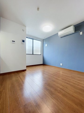 【居間・リビング】 | cozy小田栄 | ★オシャレなアクセントクロス付きの洋室！★