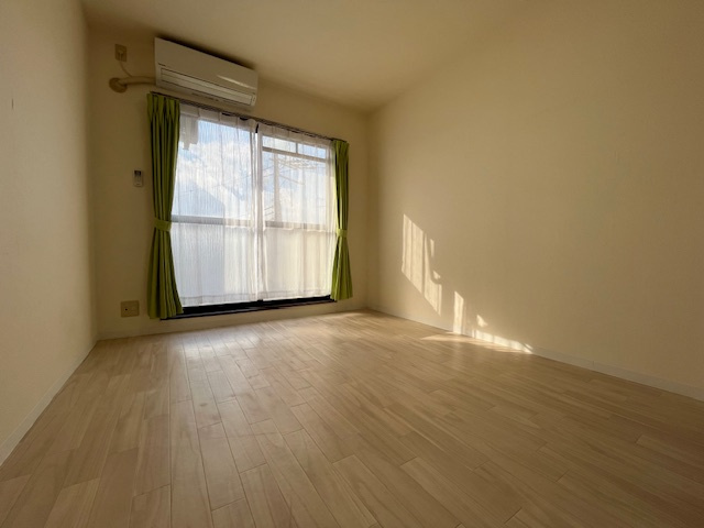 メゾン和泉の居間・リビング|同マンション別部屋写真