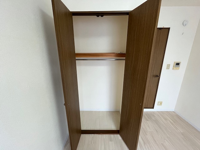 メゾン和泉の収納|同マンション別部屋写真