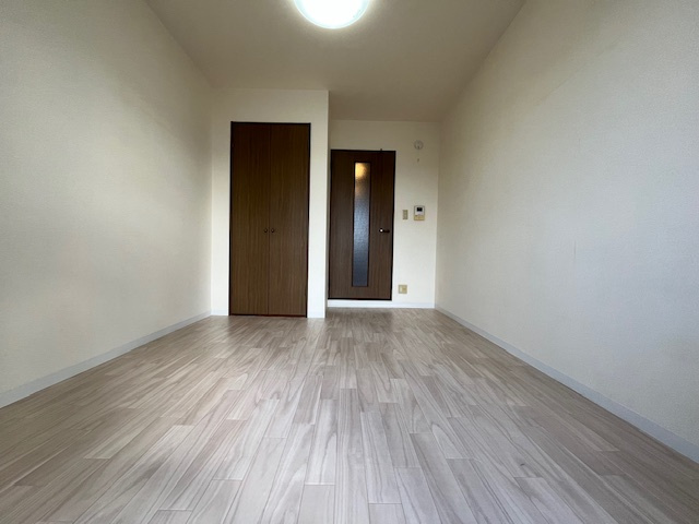 メゾン和泉の居間・リビング|同マンション別部屋写真