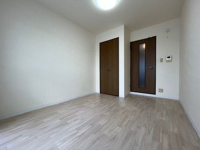 メゾン和泉の居間・リビング|同マンション別部屋写真