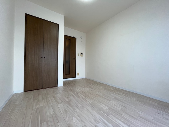 メゾン和泉の寝室|同マンション別部屋写真