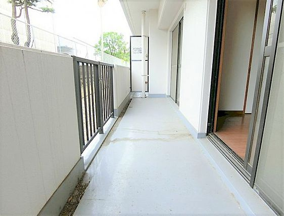 グリーンヒルズ東山IIのバルコニー|現況を優先とします。