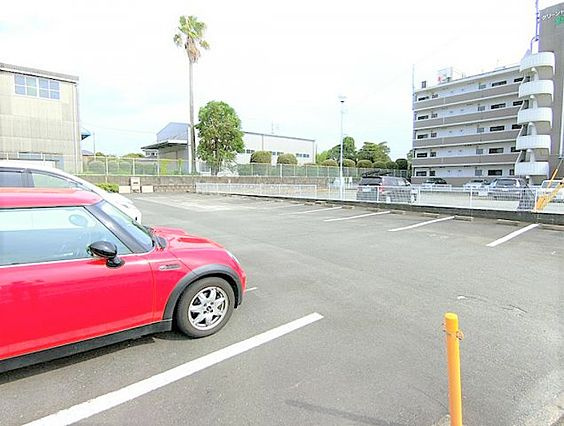 グリーンヒルズ東山IIの駐車場